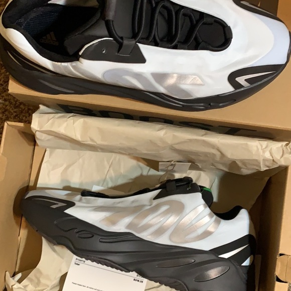 YEEZY 700 Blue Tint - Picture 1 of 8